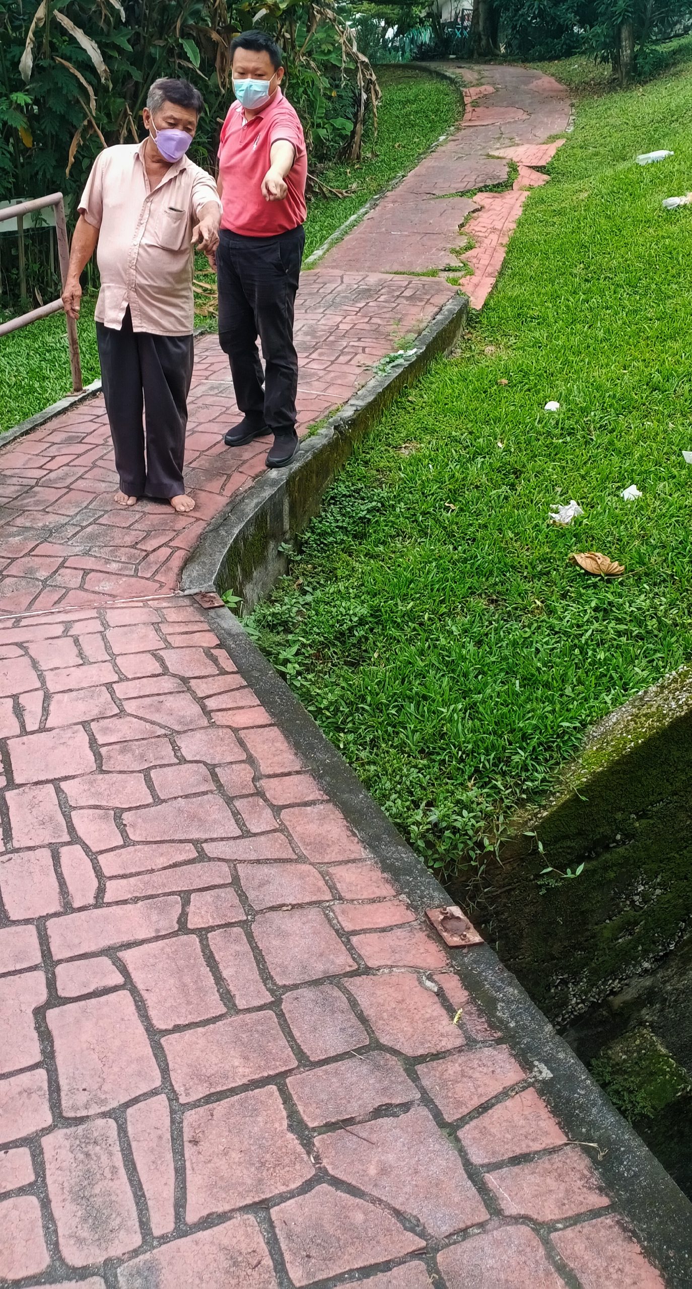 (大都会)黄俊昱指休闲行人道成为人民的危险道/5图(可选下)