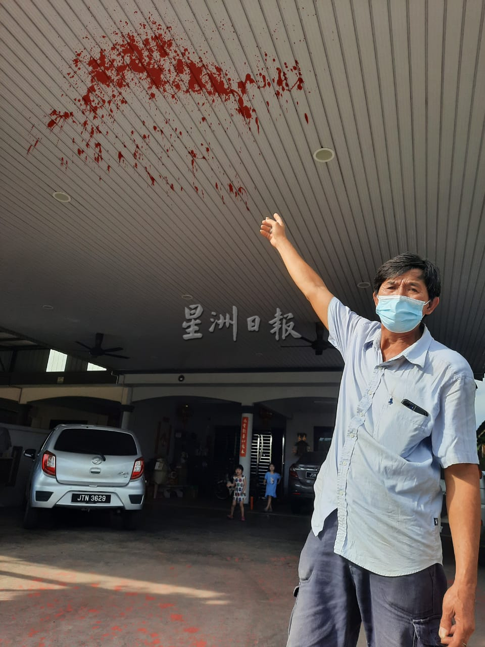 （已签发）柔：巴口新村两住家被泼漆，屋主喊冤称被点错相