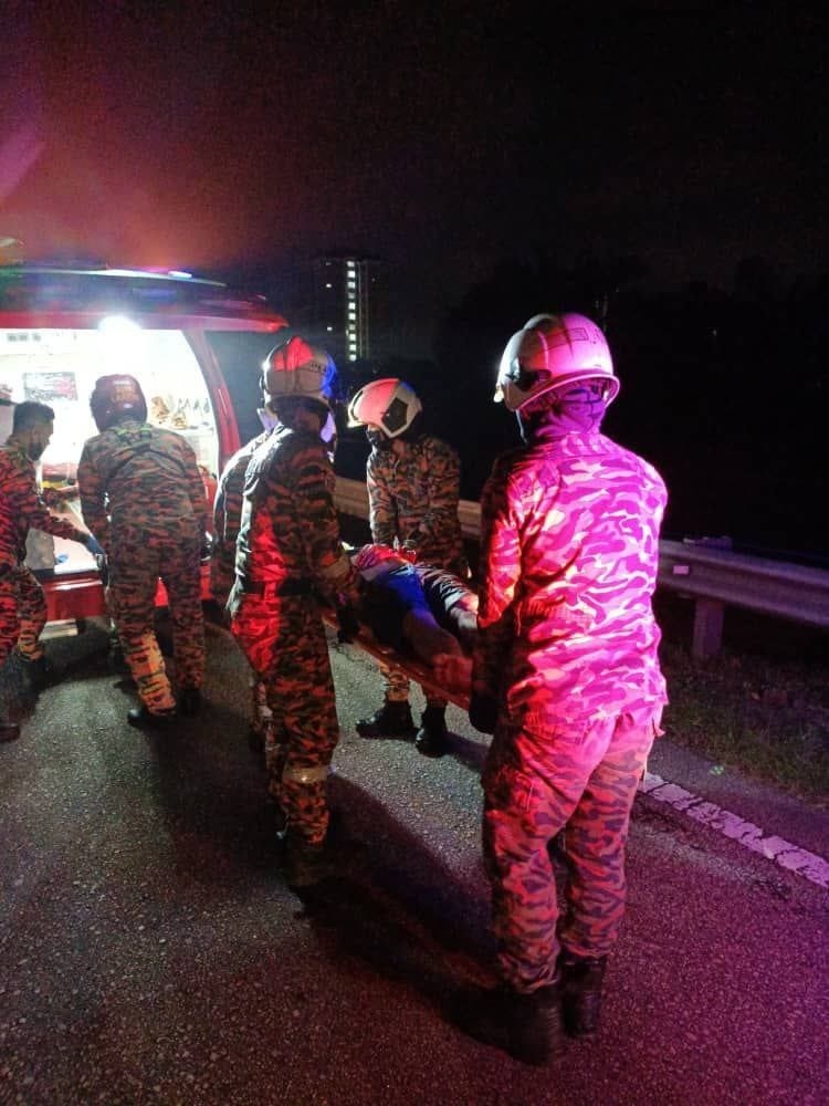 (已签发)柔:巴西古大道车祸涉2车,1司机重伤1司机无大碍