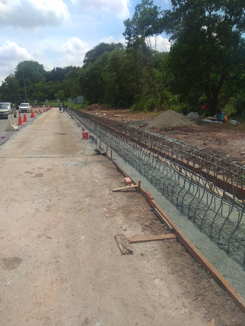 (已签发)柔:振林山途经四季花园道路展开提升工程,驾驶者受促使用替代道路