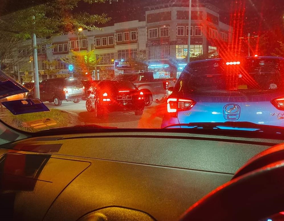 (已签发)柔:振林山途经四季花园道路展开提升工程,驾驶者受促使用替代道路