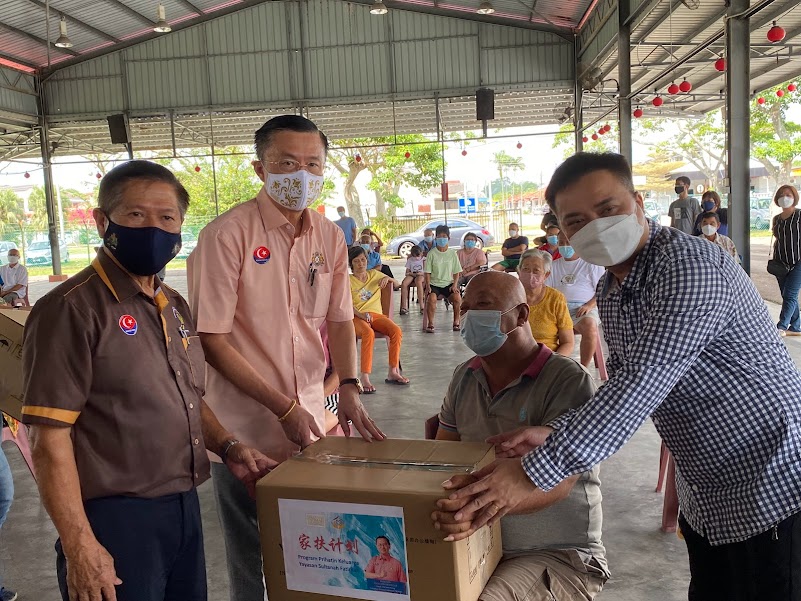 (已签发)柔:郑修强:峇新华学校校地遭前朝政府转移,将全力协助校方上诉