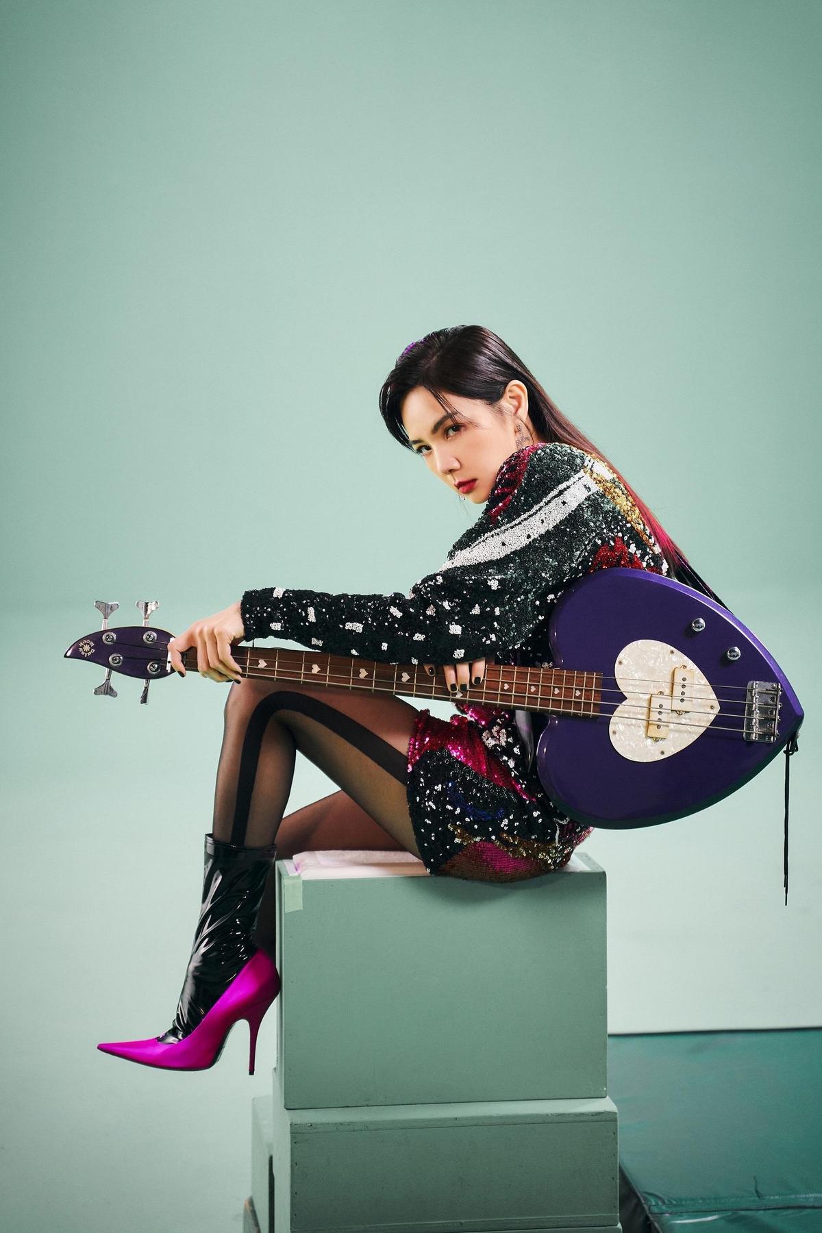 Ella无酬接演鱼丁糸MV 躺地漫步太空亏田馥甄演不来