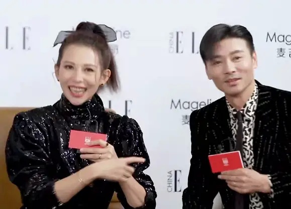 ELLE红毯突取消|王耀庆撑场聊3小时　口误让观众走开仍获好评