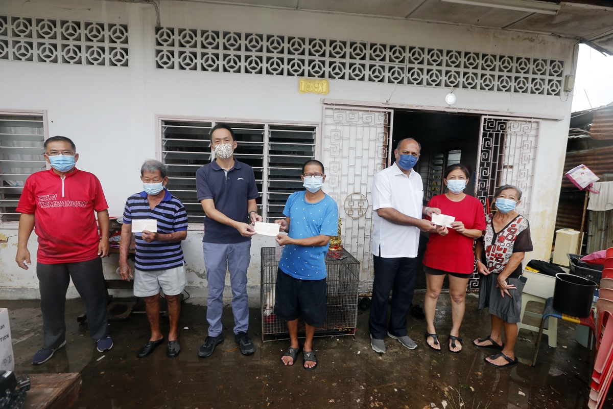 me03双头-大都会:欧阳捍华巡视水灾后情况/3图