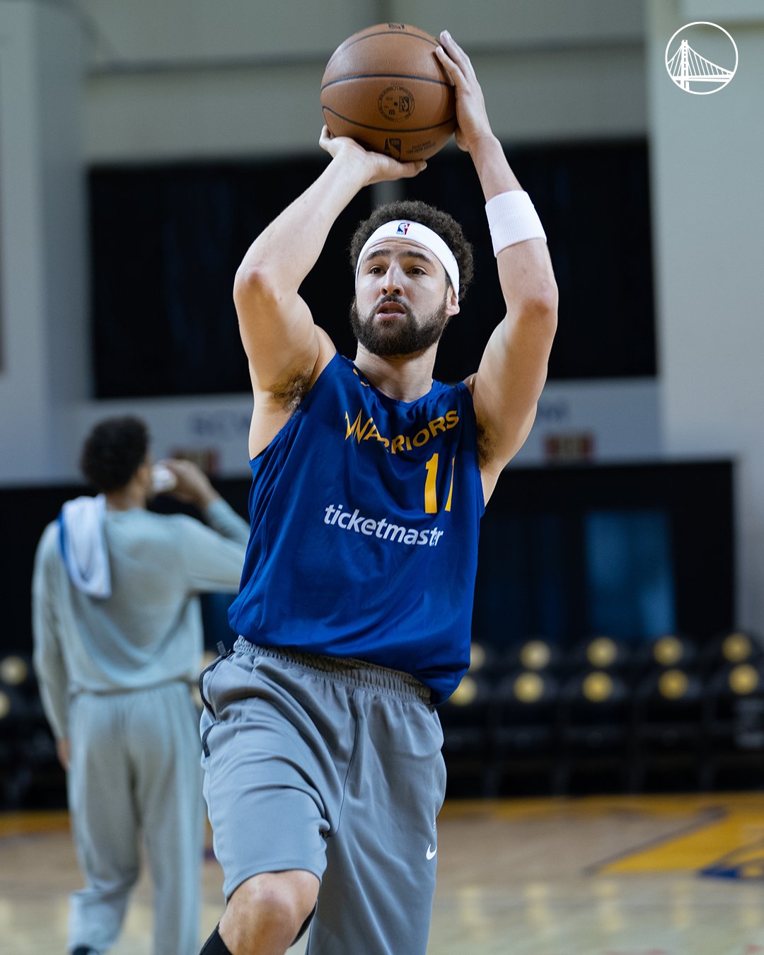 NBA东西部强强对决  约科奇率金块灭“火”