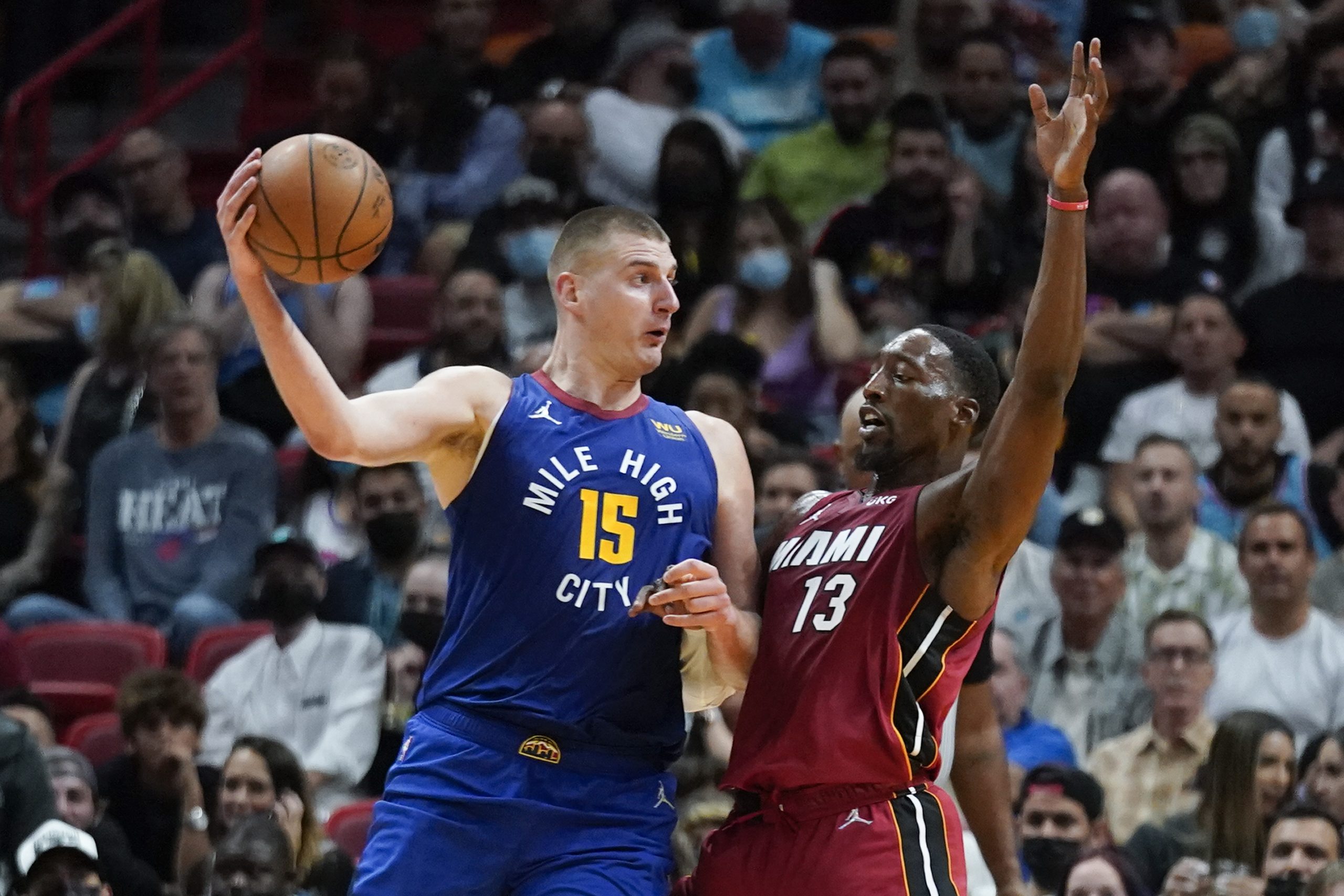 NBA东西部强强对决  约科奇率金块灭“火”