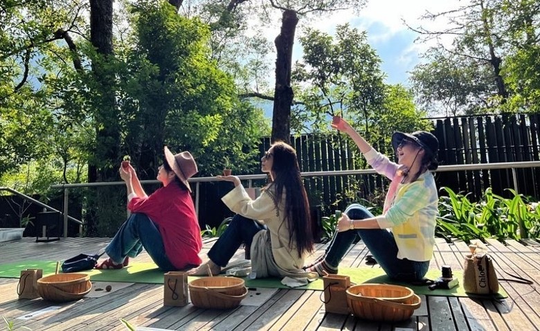 Selina迎40岁晒床照 S.H.E合体环岛圆梦