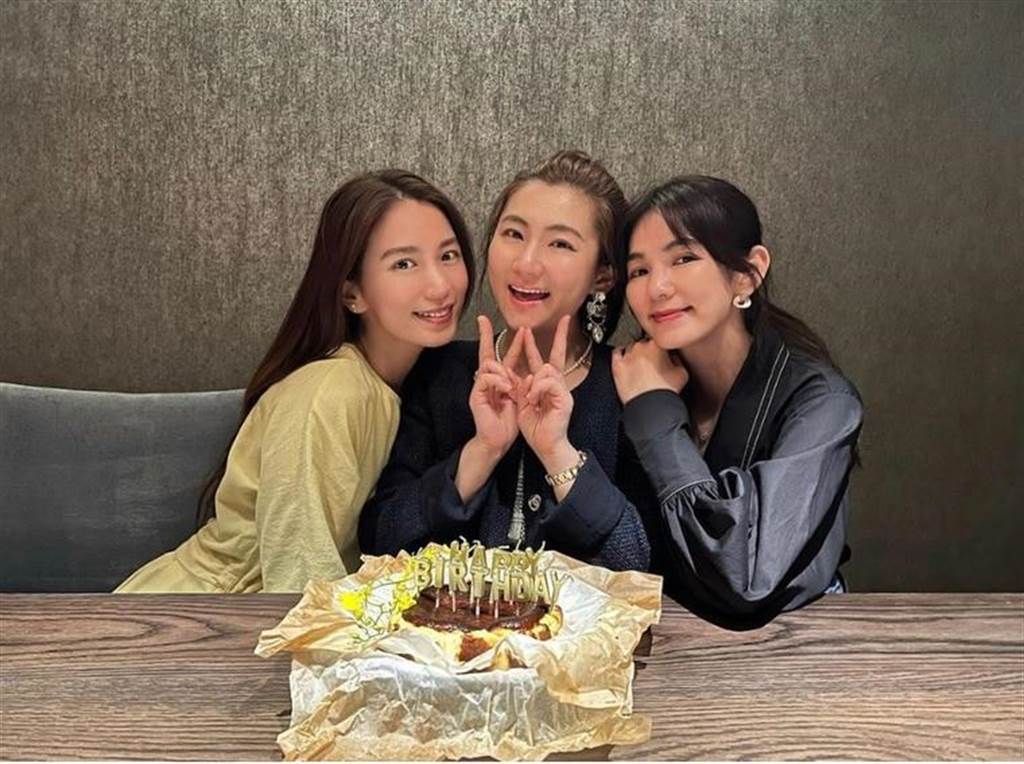 Selina迎40岁晒床照 S.H.E合体环岛圆梦