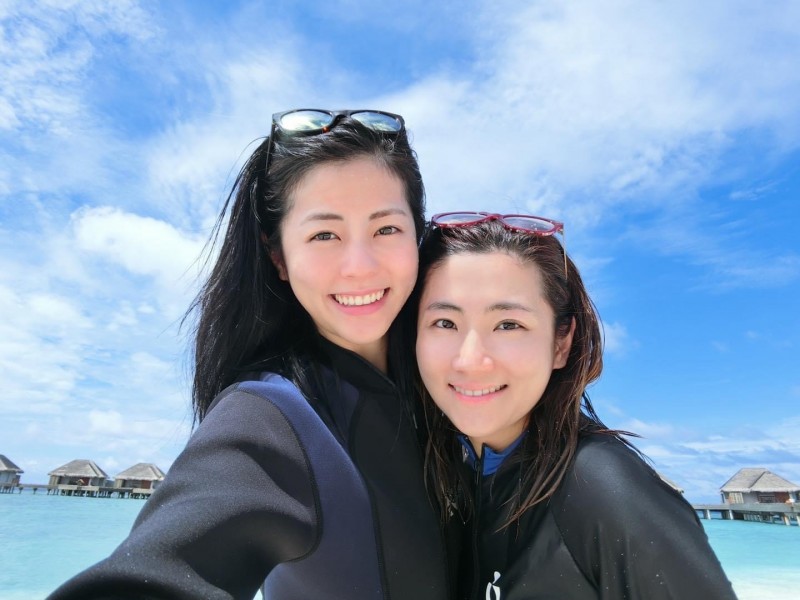 Selina迎40岁晒床照 S.H.E合体环岛圆梦