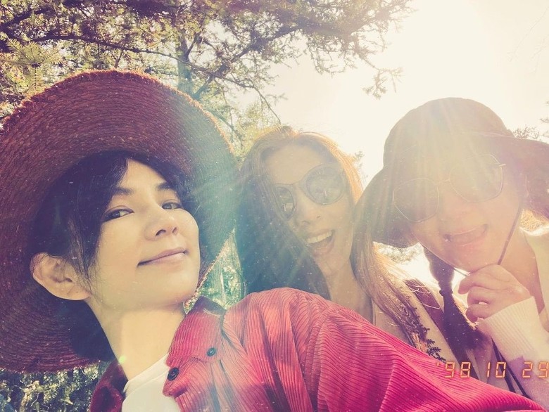 Selina迎40岁晒床照 S.H.E合体环岛圆梦