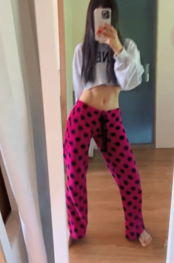 15秒扭腰片够辣 　谢金燕露川字腹肌