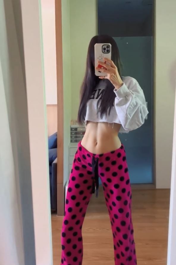 15秒扭腰片够辣 　谢金燕露川字腹肌