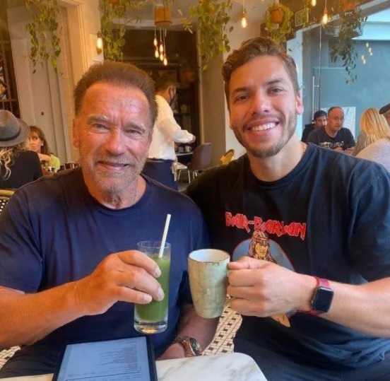 16亿身家对半分 阿诺拖10年终正式离婚  