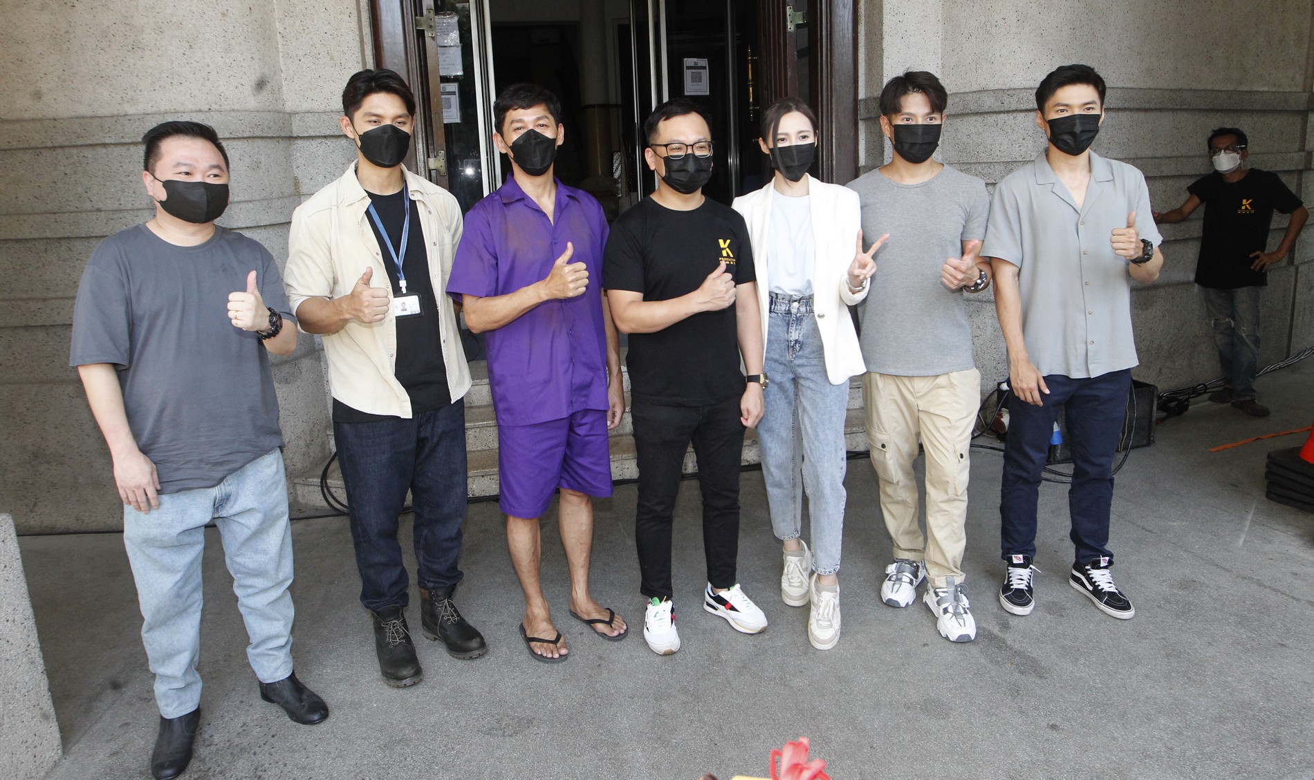 1演员1灯光师确诊 《捕狼》开拍1天急停工