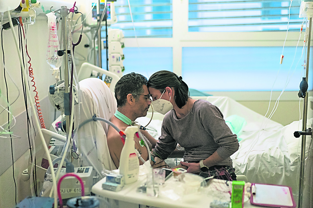 2021年回顾 ∕冠病疫情爆发两年 Omicron肆虐 何时是尽头?