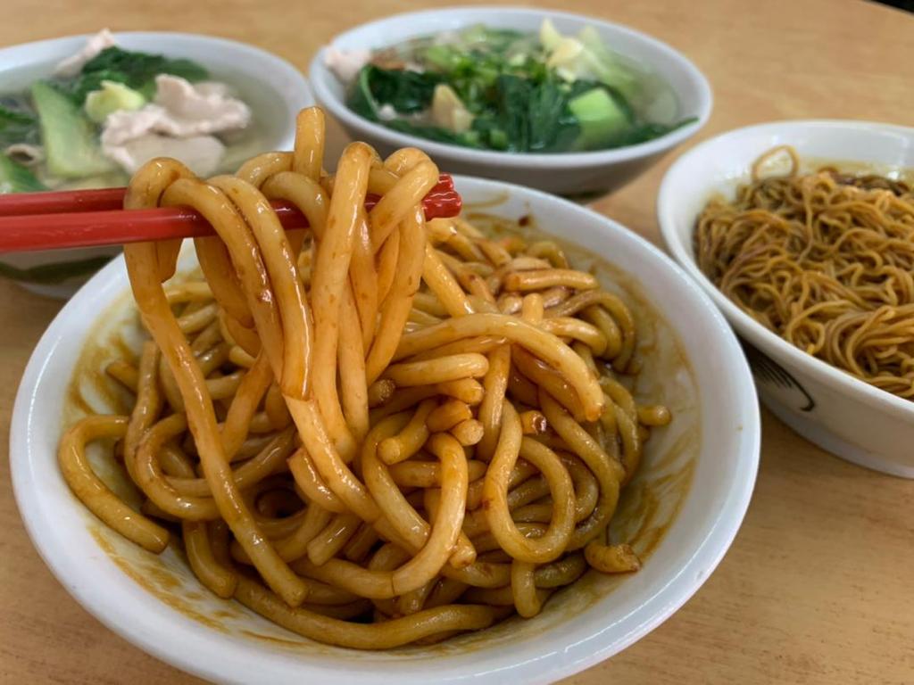 4日见报//大都会-专栏:马拉妹出闸/在士毛月吃沙巴生肉面/曾智霞