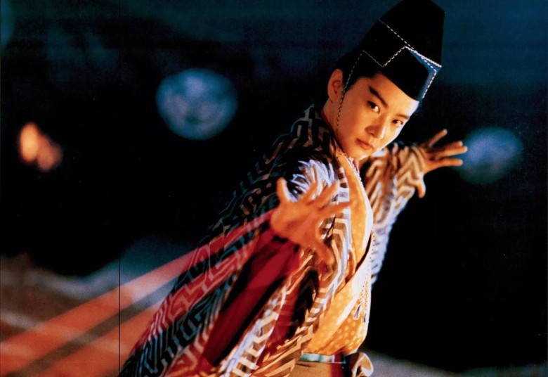 67岁林青霞喝下午茶被偶遇 霸气坐姿如东方不败重现