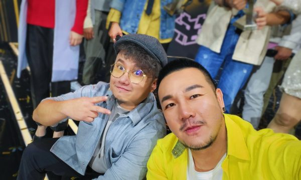 8州大水灾.茜拉爬上屋顶避难 林德荣受困灾区