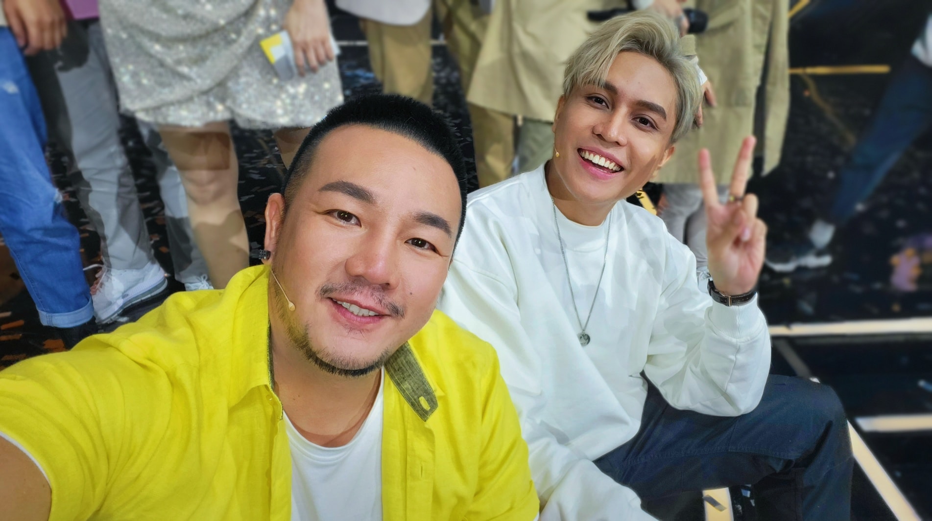 8州大水灾.茜拉爬上屋顶避难 林德荣受困灾区