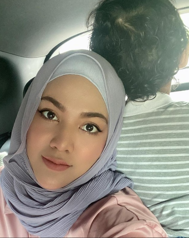 8州大水灾.茜拉爬上屋顶避难 林德荣受困灾区