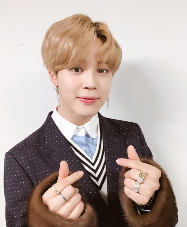 BTS全员开通个人IG账号. V追踪Jennie秒取消