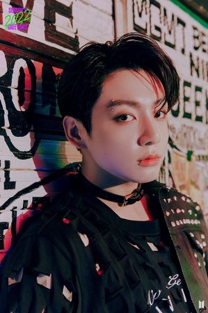 BTS柾国恋上大7岁李侑菲? 网红举证被打脸