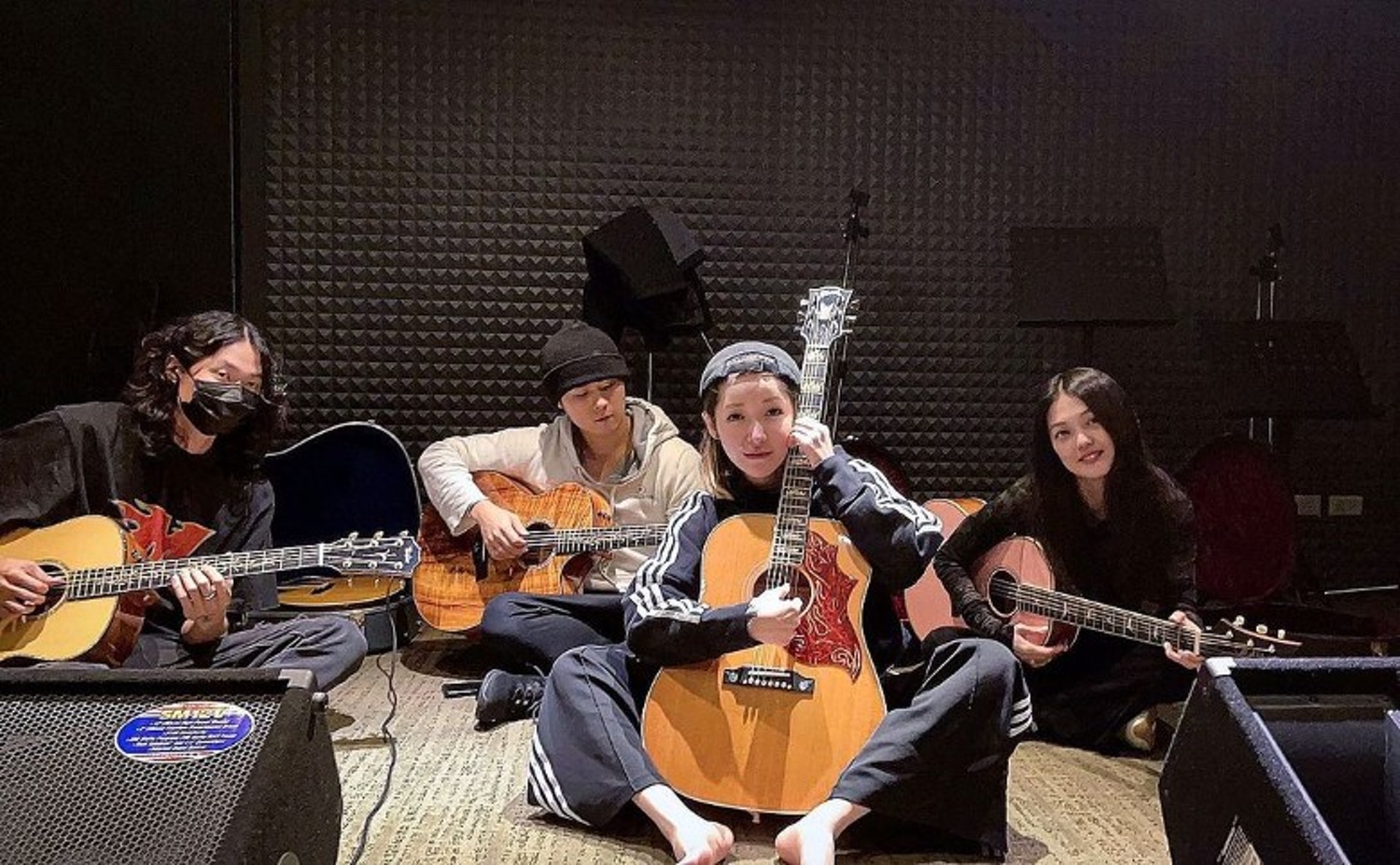 萧亚轩无遮掩露全脸 伤疤清楚可见