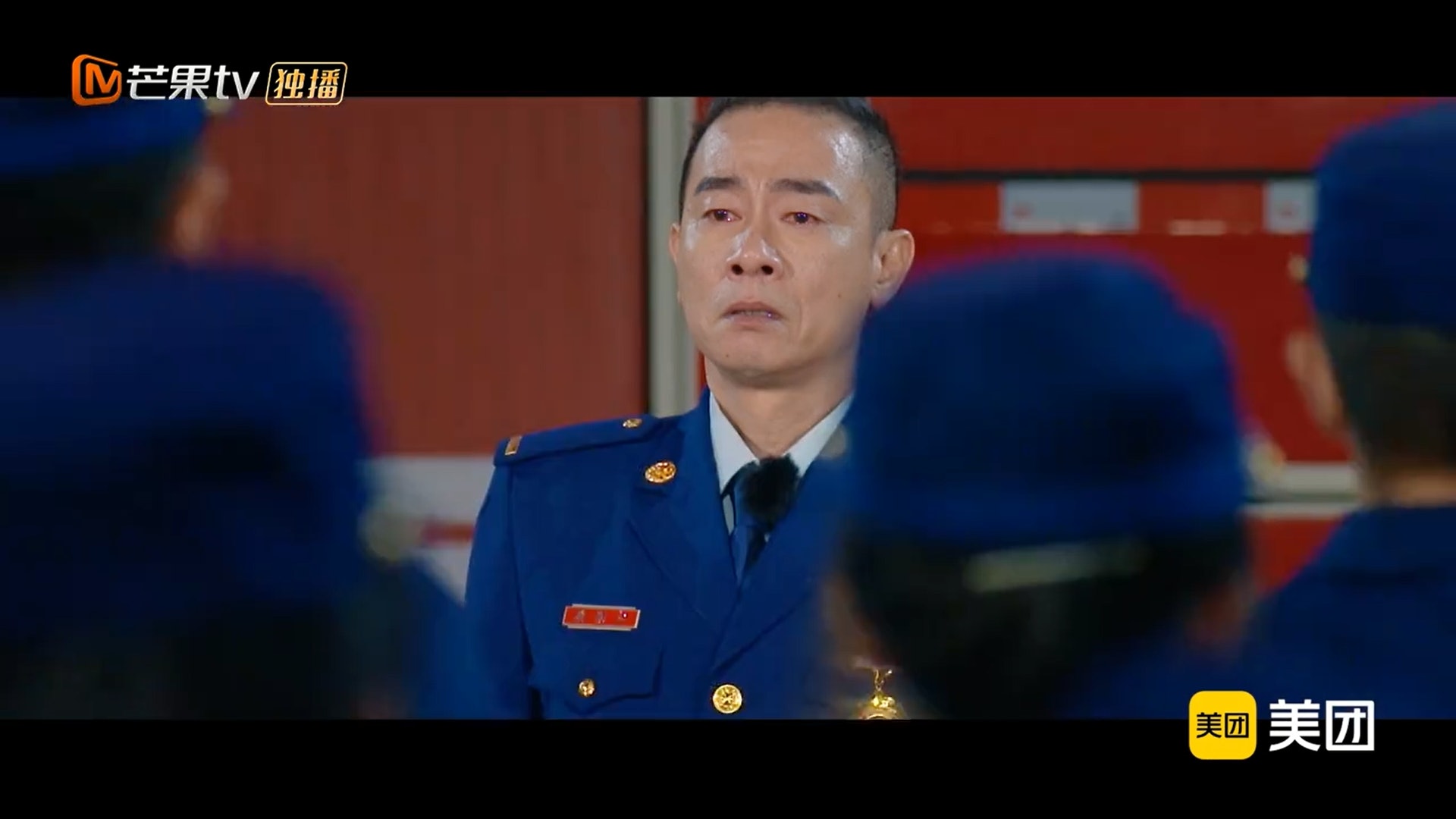 ​陈小春张智霖体验消防员生活　400下掌上压做到手抖