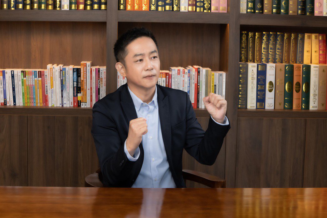 “不要从别人嘴里认识我”陈昭荣认了不再是艺人