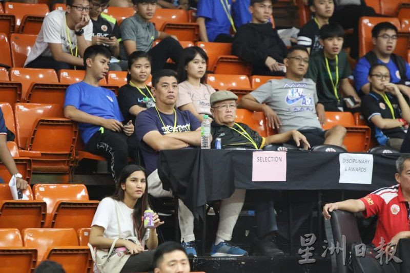 且听我说 | 陈志远憋着一口不服输的劲 甘榜仔爱篮球改变人生