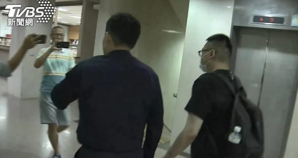 丘沁伟通缉被抓! 裸喊救命画面曝光