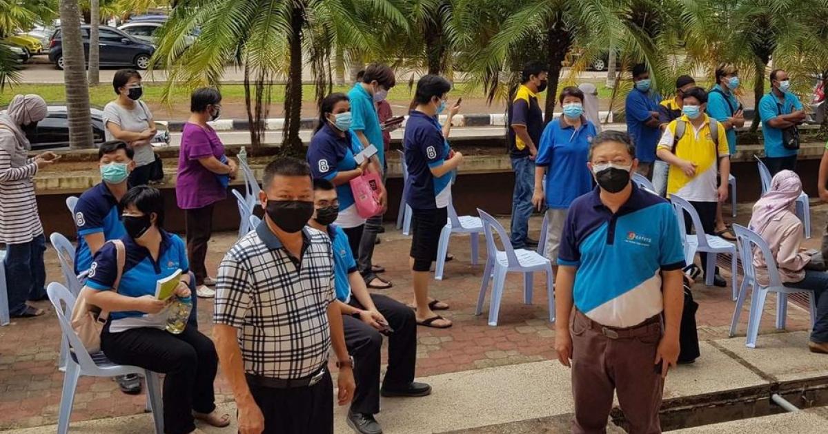 东:关中大部份教职员与食堂员工已完成接种加强针。