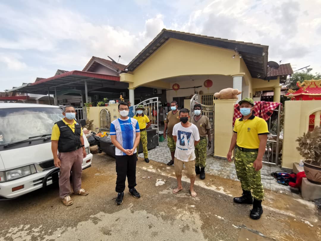 东:士满慕州议员李健聪炮轰政府登记水灾援助金情况过于混乱,并促请联邦政府与州政府统一数据,同时希望政府尽快发放水灾援助金予灾民。