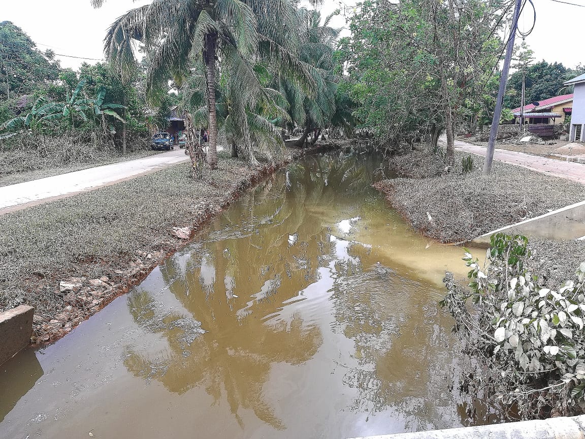 东:士满慕州议员李健聪炮轰政府登记水灾援助金情况过于混乱,并促请联邦政府与州政府统一数据,同时希望政府尽快发放水灾援助金予灾民。