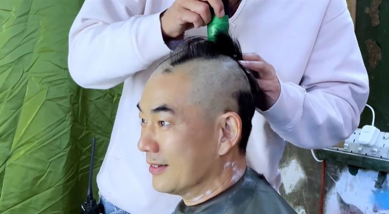 为戏剃光头 任贤齐吐内心隐忧
