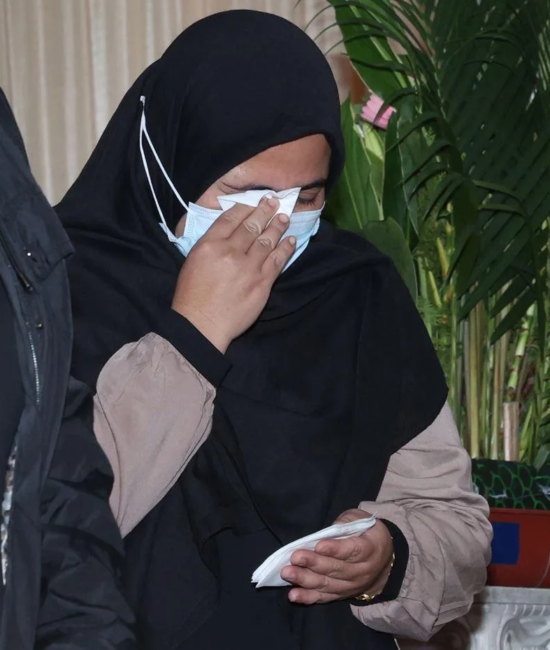 二弟灵堂质疑遗产分配 陈松勇看护:8年都没见过