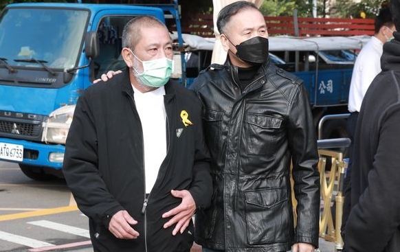 二弟灵堂质疑遗产分配 陈松勇看护:8年都没见过