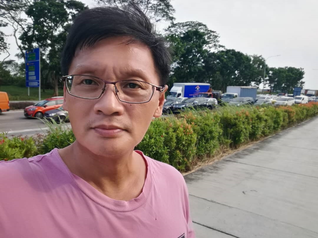 交大都会:有故事的人(12月21日刊登):喜欢创作词曲,让歌声美化人生