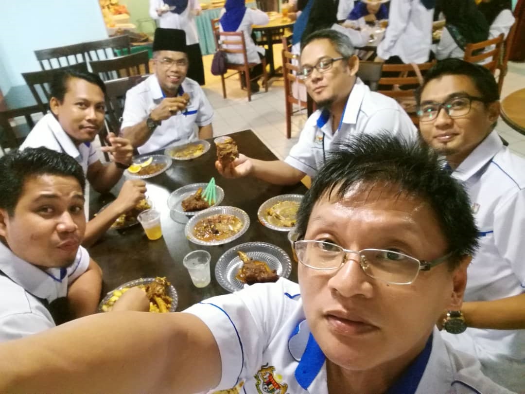 交大都会:有故事的人(12月21日刊登):喜欢创作词曲,让歌声美化人生