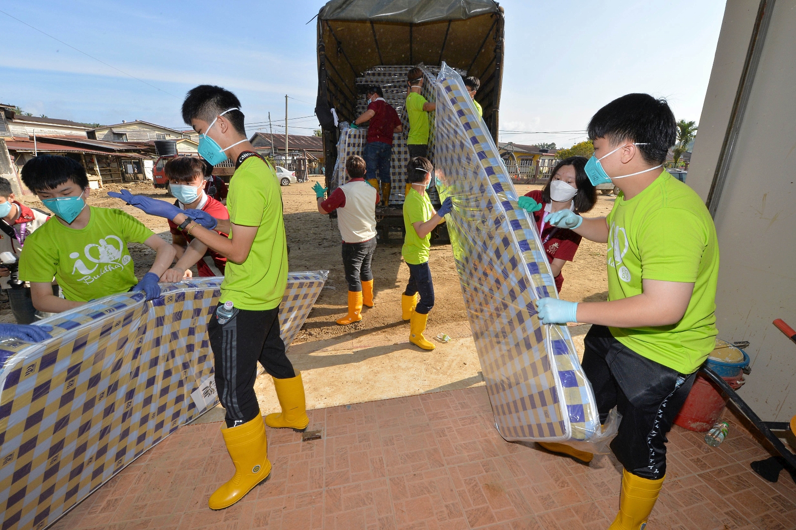 今天下版暖势力:走出舒适体验民间苦