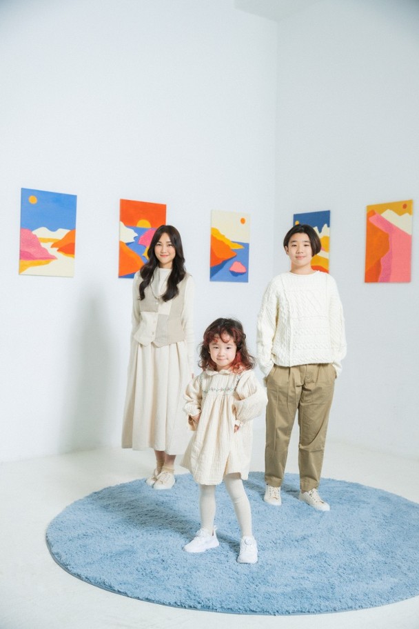 传承团圆意义 谢安琪三代同堂拍新歌MV