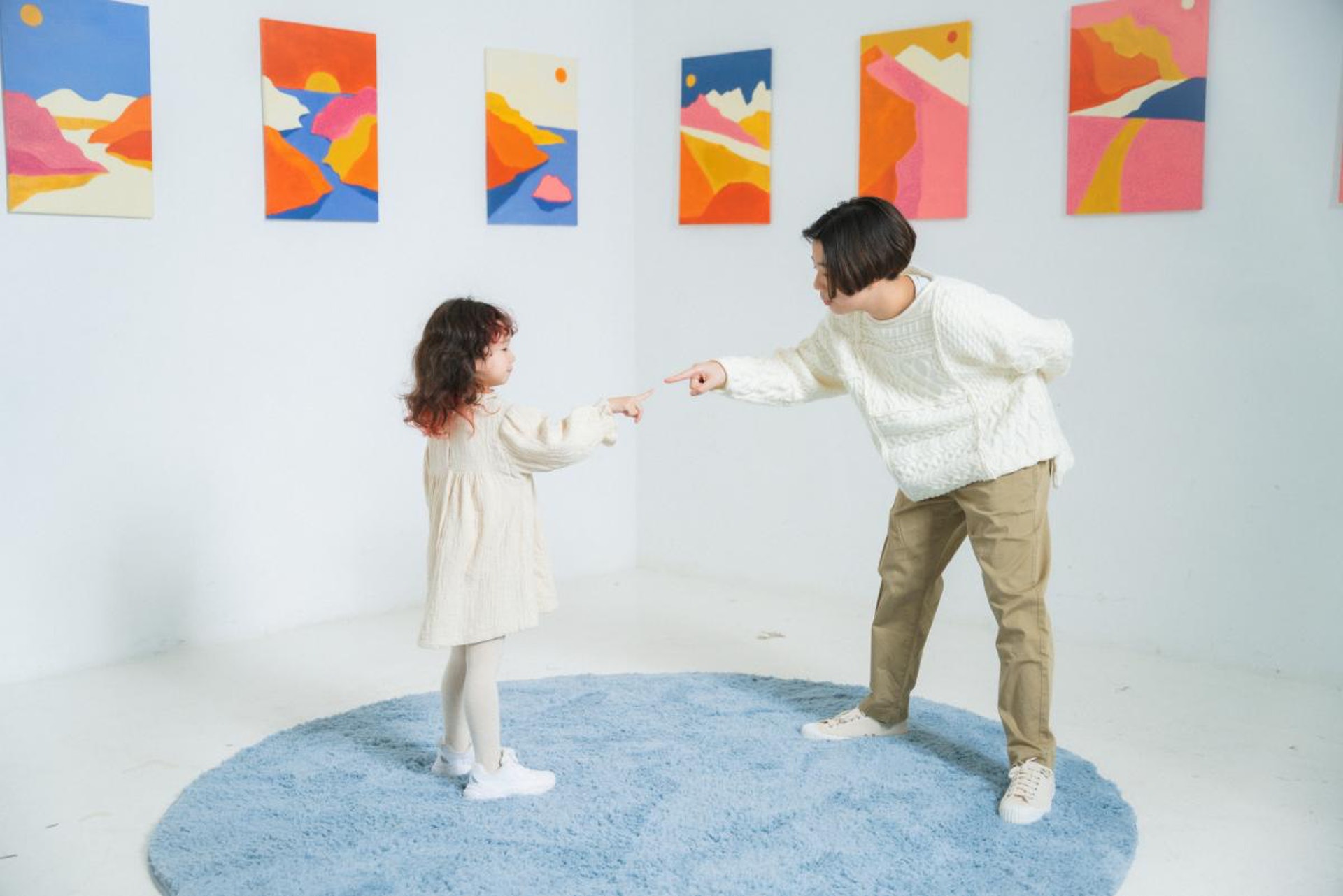 传承团圆意义 谢安琪三代同堂拍新歌MV