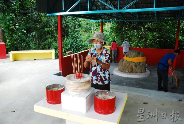 供fb:冷宜又有一个神龛被土地局发函指占用政府地段