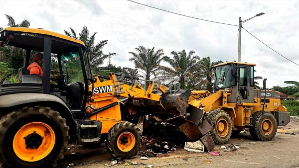 供FB/多一分同理,少一分苛责!丹A灾黎抱同理心,助SWM清垃圾