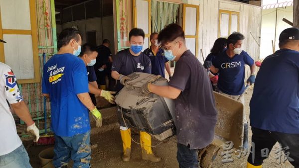 供FB／森马华志工团60人圣诞节赴知知港灾区，助灾黎清理家园
