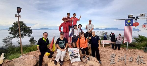 供fb/泰梳山云海太惊艳,退休摄影业者觉得值推广