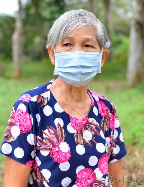 供FB／甘榜卡友牙拉溪流唯一石桥被洪水冲破，居民忧无法外出囤粮防备