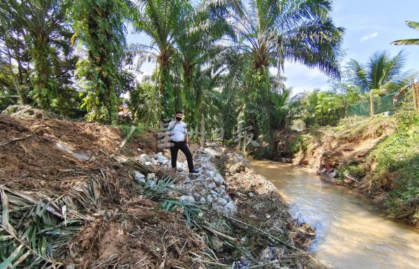 供FB/耗10万兴建河堤 塌了又塌,朱建华怒斥:根本是豆腐渣工程