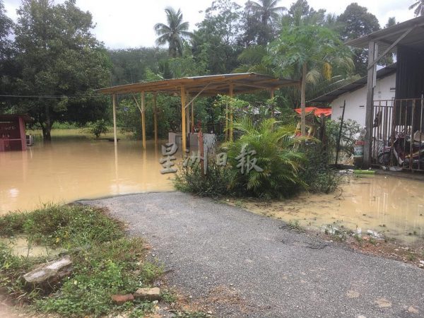 供FB／长命雨导致河水涨，马口通往淡边路被淹没